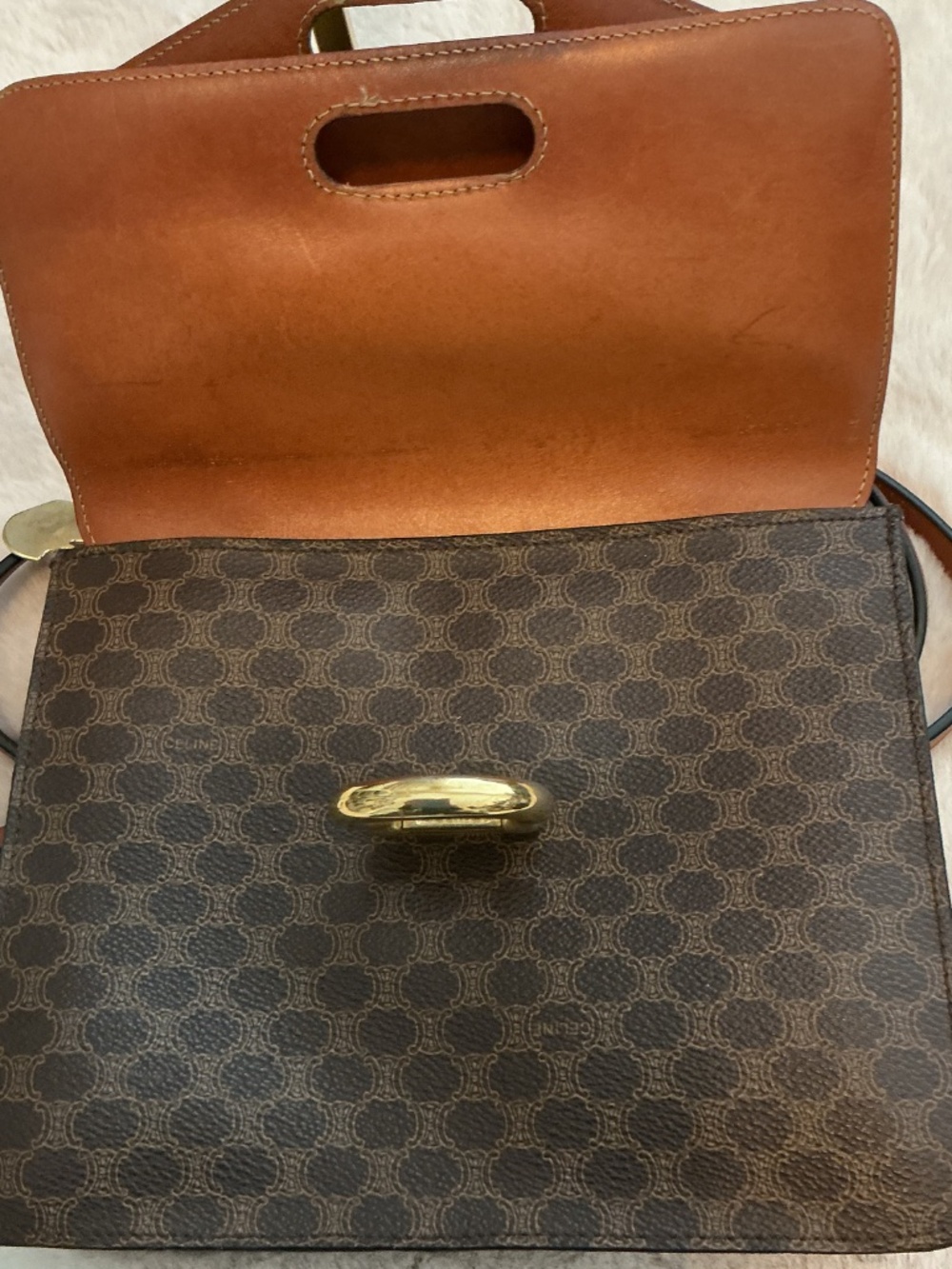 CELINE SMALL CROSSBODY WITH 2 FRONT COMPARTMENTS And CROSSBODY ADJUST STRAP - Picture 9 of 9